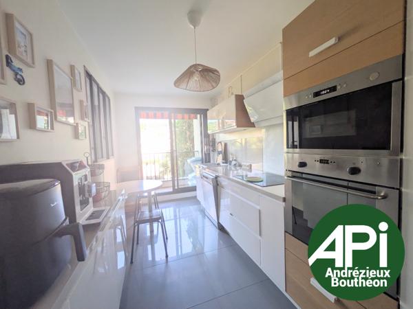 Bel appartement T4 de 88 m² - 2 balcons, 2 garages, cave - St-Étienne (Bergson).