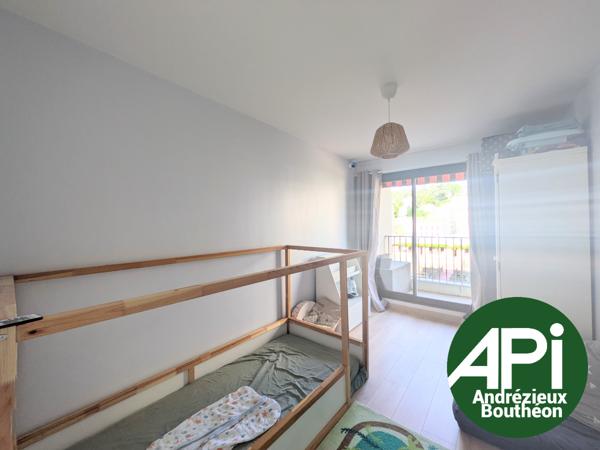 Bel appartement T4 de 88 m² - 2 balcons, 2 garages, cave - St-Étienne (Bergson).