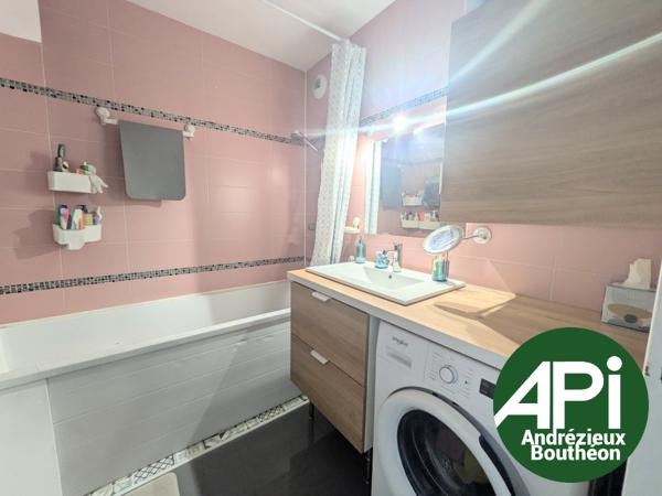 Bel appartement T4 de 88 m² - 2 balcons, 2 garages, cave - St-Étienne (Bergson).