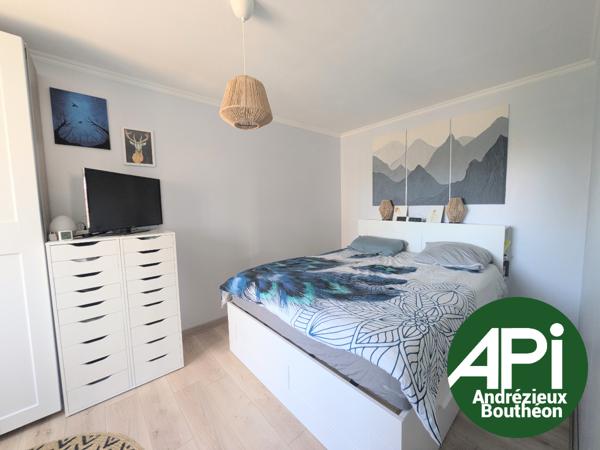 Bel appartement T4 de 88 m² - 2 balcons, 2 garages, cave - St-Étienne (Bergson).