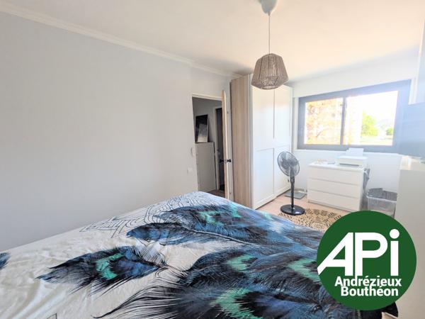 Bel appartement T4 de 88 m² - 2 balcons, 2 garages, cave - St-Étienne (Bergson).