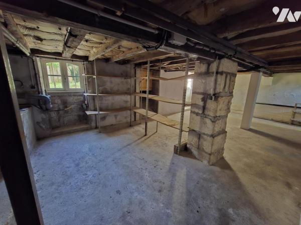 Belle maison de ville en pierre de taille à SAINTES- rive Gauche - 92 m² hab avec 3 chambres