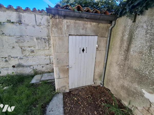 Belle maison de ville en pierre de taille à SAINTES- rive Gauche - 92 m² hab avec 3 chambres