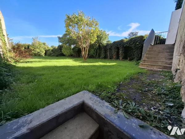 Belle maison de ville en pierre de taille à SAINTES- rive Gauche - 92 m² hab avec 3 chambres