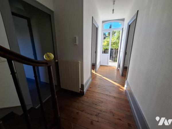 Belle maison de ville en pierre de taille à SAINTES- rive Gauche - 92 m² hab avec 3 chambres
