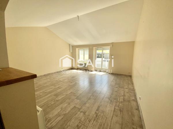 Maison de plain-pied avec 2 chambres et cour extérieure