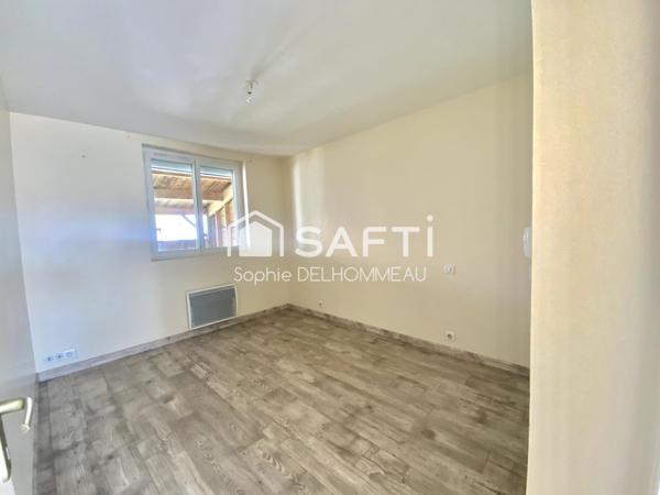 Maison de plain-pied avec 2 chambres et cour extérieure