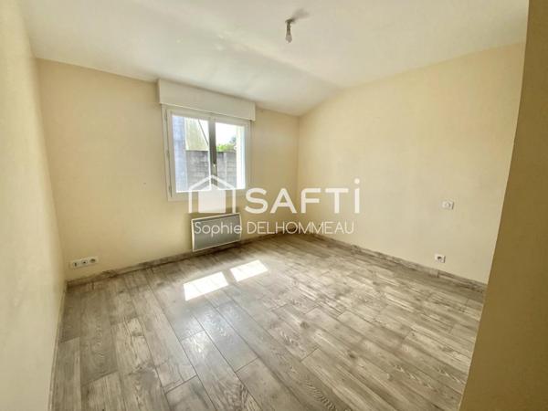 Maison de plain-pied avec 2 chambres et cour extérieure