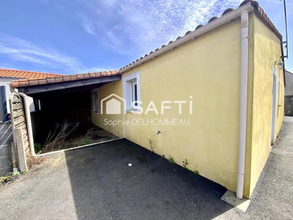 Maison de plain-pied avec 2 chambres et cour extérieure
