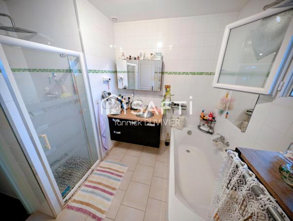 Maison plain-pied  – Saint-Sernin 07 – Quartier résidentiel.