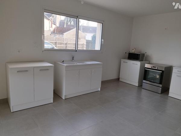 Pavillon de plain-pied de 2019 composé d'une entrée, séjour-salon, cuisine, cellier, WC, chambr...