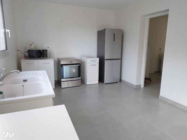 Pavillon de plain-pied de 2019 composé d'une entrée, séjour-salon, cuisine, cellier, WC, chambr...