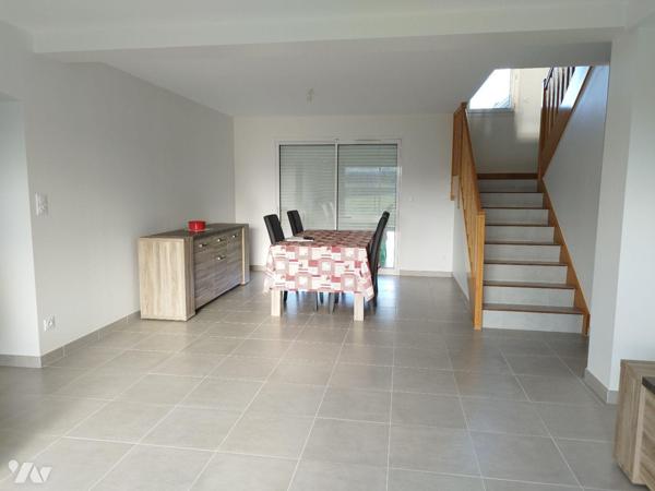 Pavillon de plain-pied de 2019 composé d'une entrée, séjour-salon, cuisine, cellier, WC, chambr...