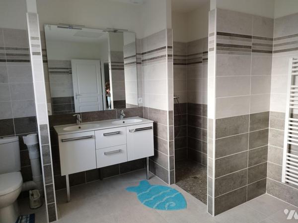 Pavillon de plain-pied de 2019 composé d'une entrée, séjour-salon, cuisine, cellier, WC, chambr...