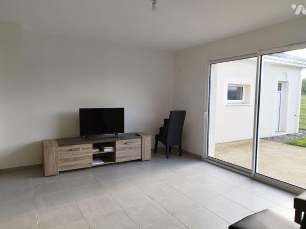 Pavillon de plain-pied de 2019 composé d'une entrée, séjour-salon, cuisine, cellier, WC, chambr...