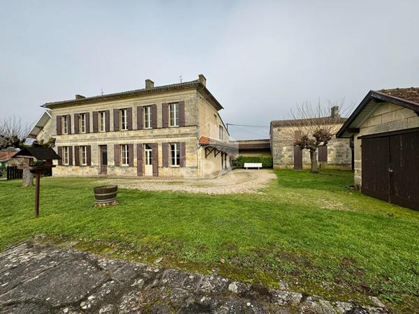 Propriété en Pierre avec Vue sur la Dordogne à Bourg-sur-Gironde