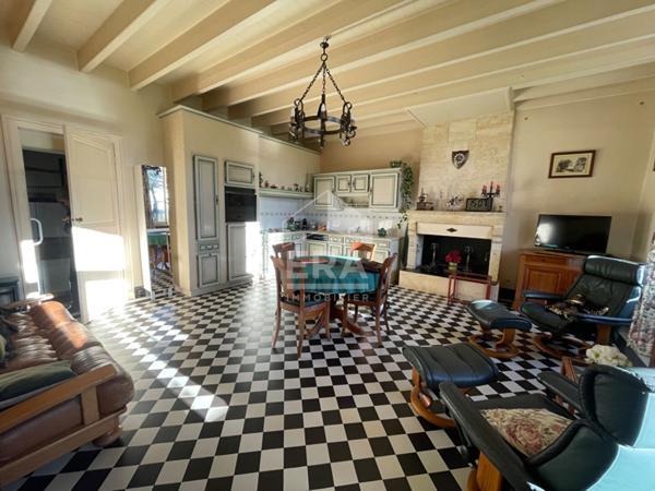 Propriété en Pierre avec Vue sur la Dordogne à Bourg-sur-Gironde