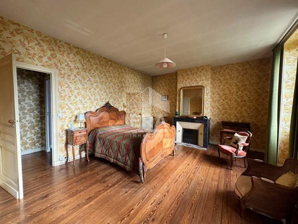 Propriété en Pierre avec Vue sur la Dordogne à Bourg-sur-Gironde