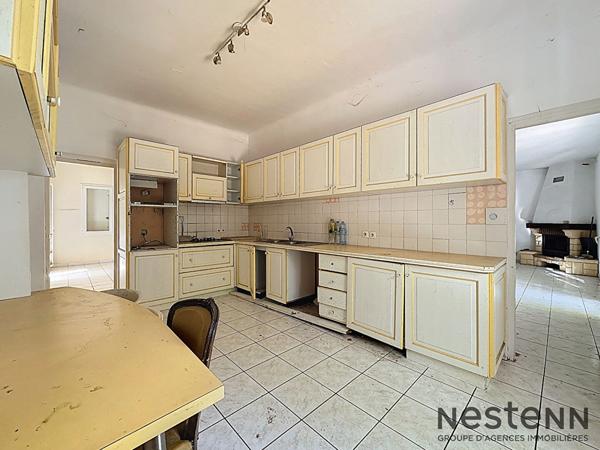 Villa à rénover T7 210 m2 sur terrain 7400 m2 Trets