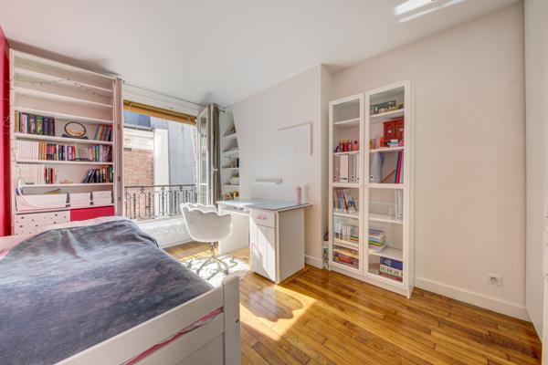 Appartement
         5 pièces
        - 91 m² Bien prestige 1 280 000 € *