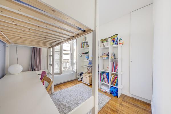Appartement
         5 pièces
        - 91 m² Bien prestige 1 280 000 € *