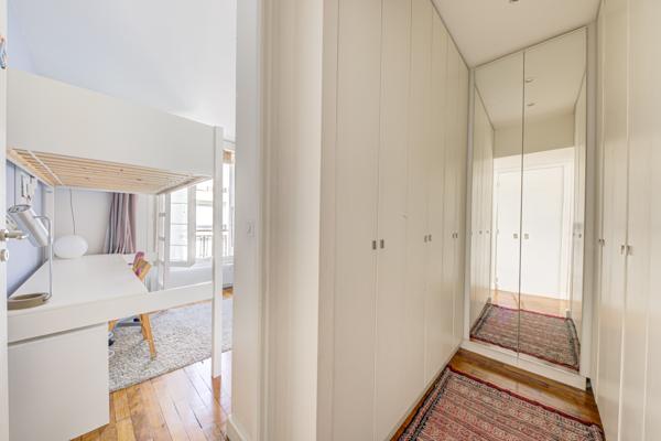 Appartement
         5 pièces
        - 91 m² Bien prestige 1 280 000 € *