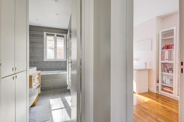 Appartement
         5 pièces
        - 91 m² Bien prestige 1 280 000 € *