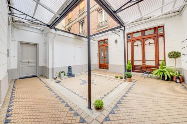 Appartement
         5 pièces
        - 91 m² Bien prestige 1 280 000 € *