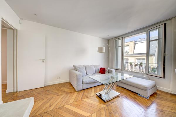 Appartement
         5 pièces
        - 91 m² Bien prestige 1 280 000 € *