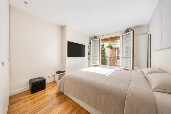 Appartement
         5 pièces
        - 91 m² Bien prestige 1 280 000 € *