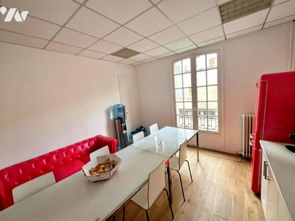 Immeuble d'angle ancien hôtel particulier de 500m²