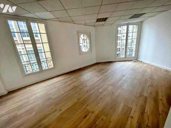 Immeuble d'angle ancien hôtel particulier de 500m²