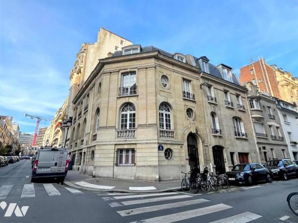 Immeuble d'angle ancien hôtel particulier de 500m²