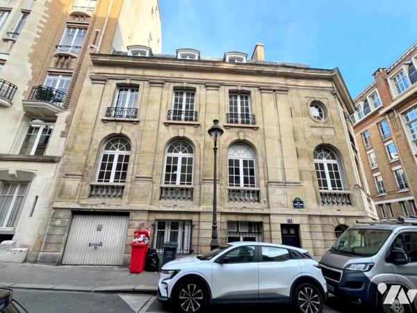 Immeuble d'angle ancien hôtel particulier de 500m²