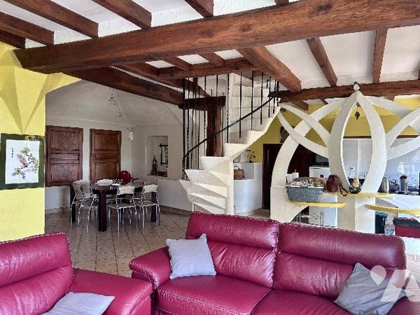 À vendre – Charmante maison avec vue panoramique à Nazelles-Négron
