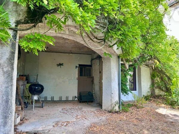 À vendre – Charmante maison avec vue panoramique à Nazelles-Négron