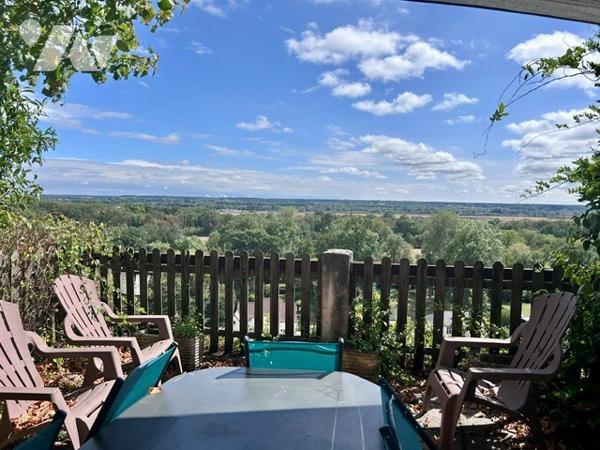À vendre – Charmante maison avec vue panoramique à Nazelles-Négron
