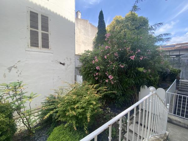 COEUR DE VILLE – BEL APPARTEMENT DE TYPE 2 à 150 M DU MARCHÉ !