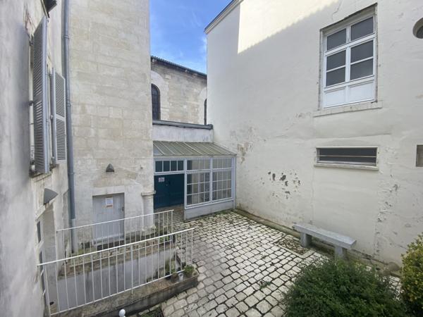 COEUR DE VILLE – BEL APPARTEMENT DE TYPE 2 à 150 M DU MARCHÉ !