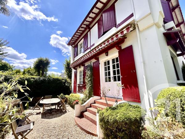 Maison à vendre  6 pièces - 275 m 2   PAU  - 64