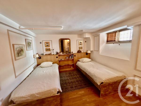 Maison à vendre  6 pièces - 275 m 2   PAU  - 64