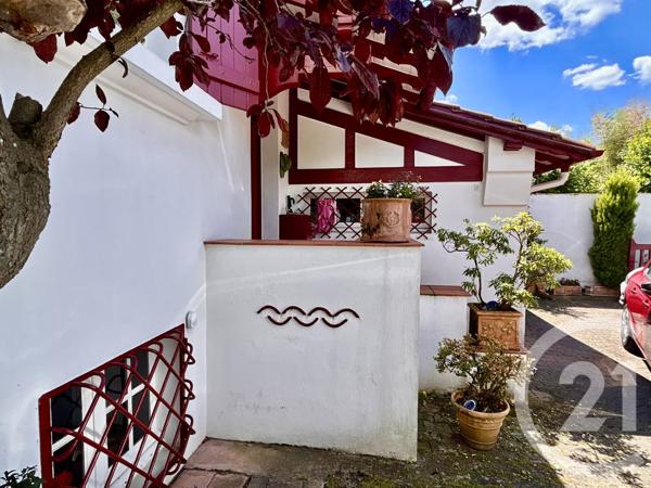 Maison à vendre  6 pièces - 275 m 2   PAU  - 64