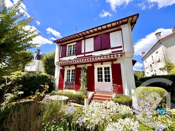 Maison à vendre  6 pièces - 275 m 2   PAU  - 64