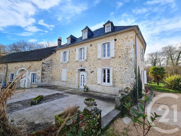 Maison à vendre  6 pièces - 275 m 2   PAU  - 64