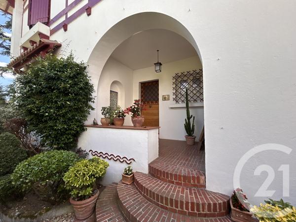Maison à vendre  6 pièces - 275 m 2   PAU  - 64