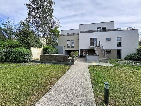 TOURS CHEVALERIE -DUPLEX -T4-TERRASSE-STATIONNEMENT