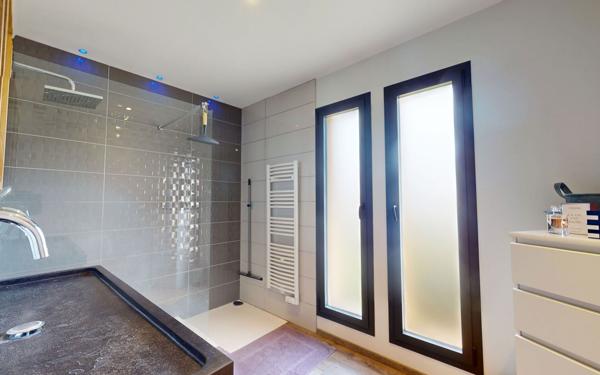 Maison à vendre    5 pièces •  Rodelle