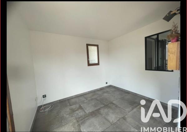 Location maison 2 pièces 57 m² Saint-Mitre-les-Remparts