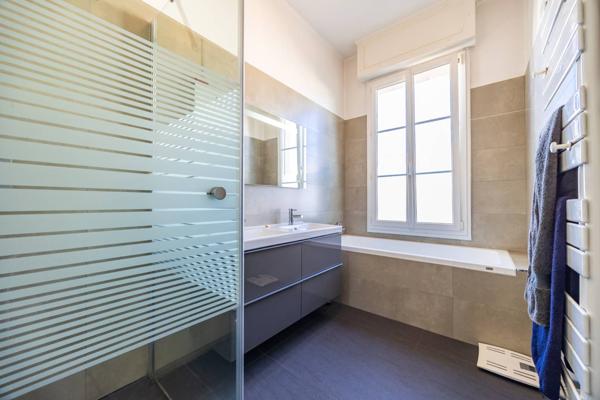 MAISON EN PIERRE AVEC JARDIN, PISCINE ET GARAGE PARC LESCURE