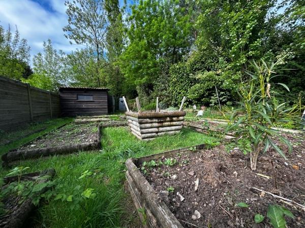 Vente
                Maison210 m² - 7 Pièces -
                    courçon (17170)